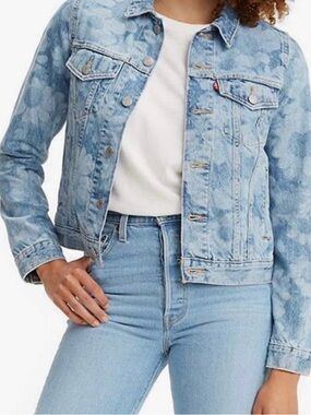 Levi's Women's Light Blue Floral-Print Denim Jacket